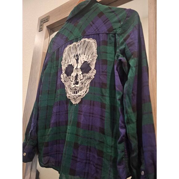 Skull plain flannel. Bethany mota - Picture 2 of 4